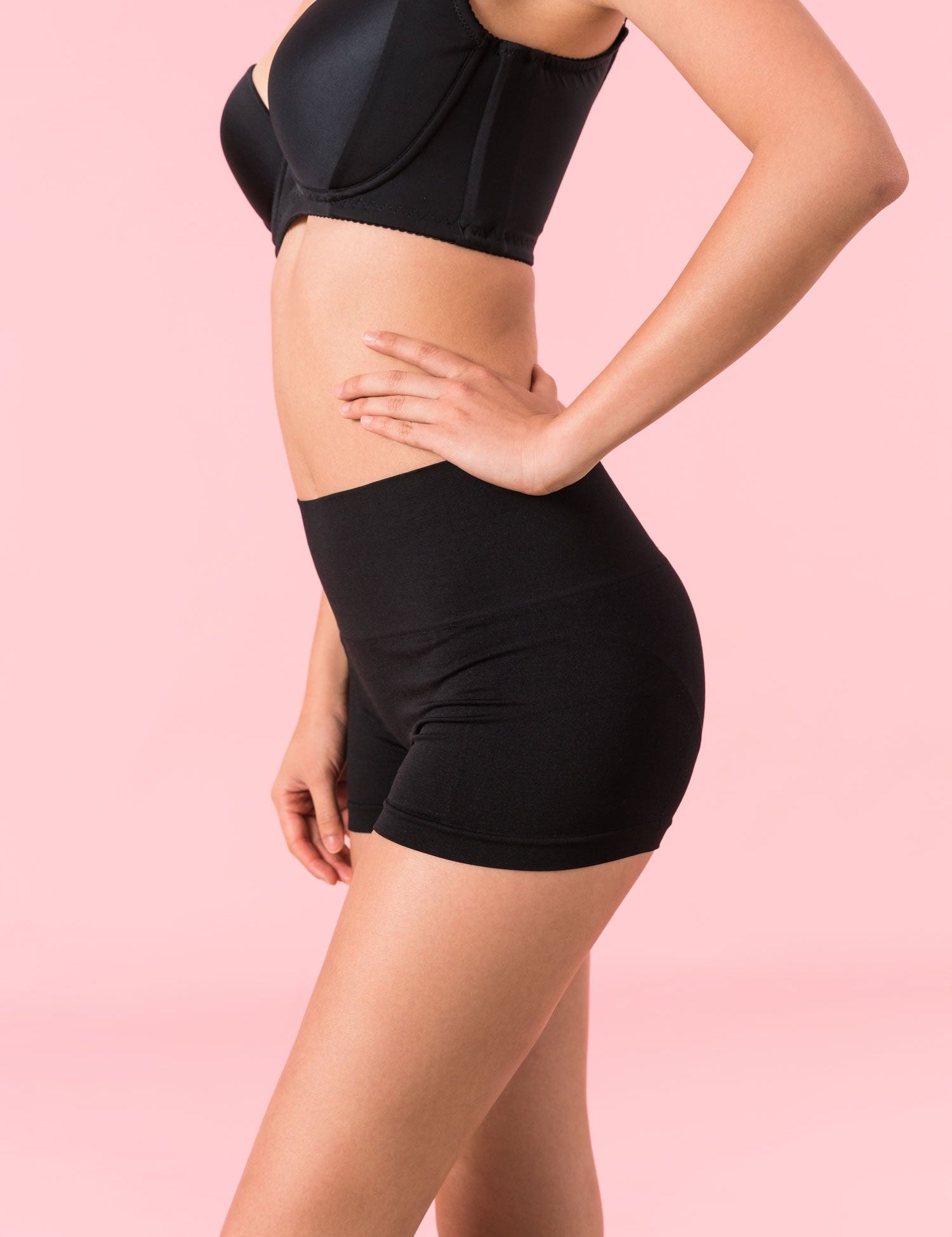 Smoothing High-Waisted Short 